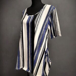 LulaRoe Perfect Tee Swing Top Tunic Half Sleeve Loose Fit Stretchy Soft Large